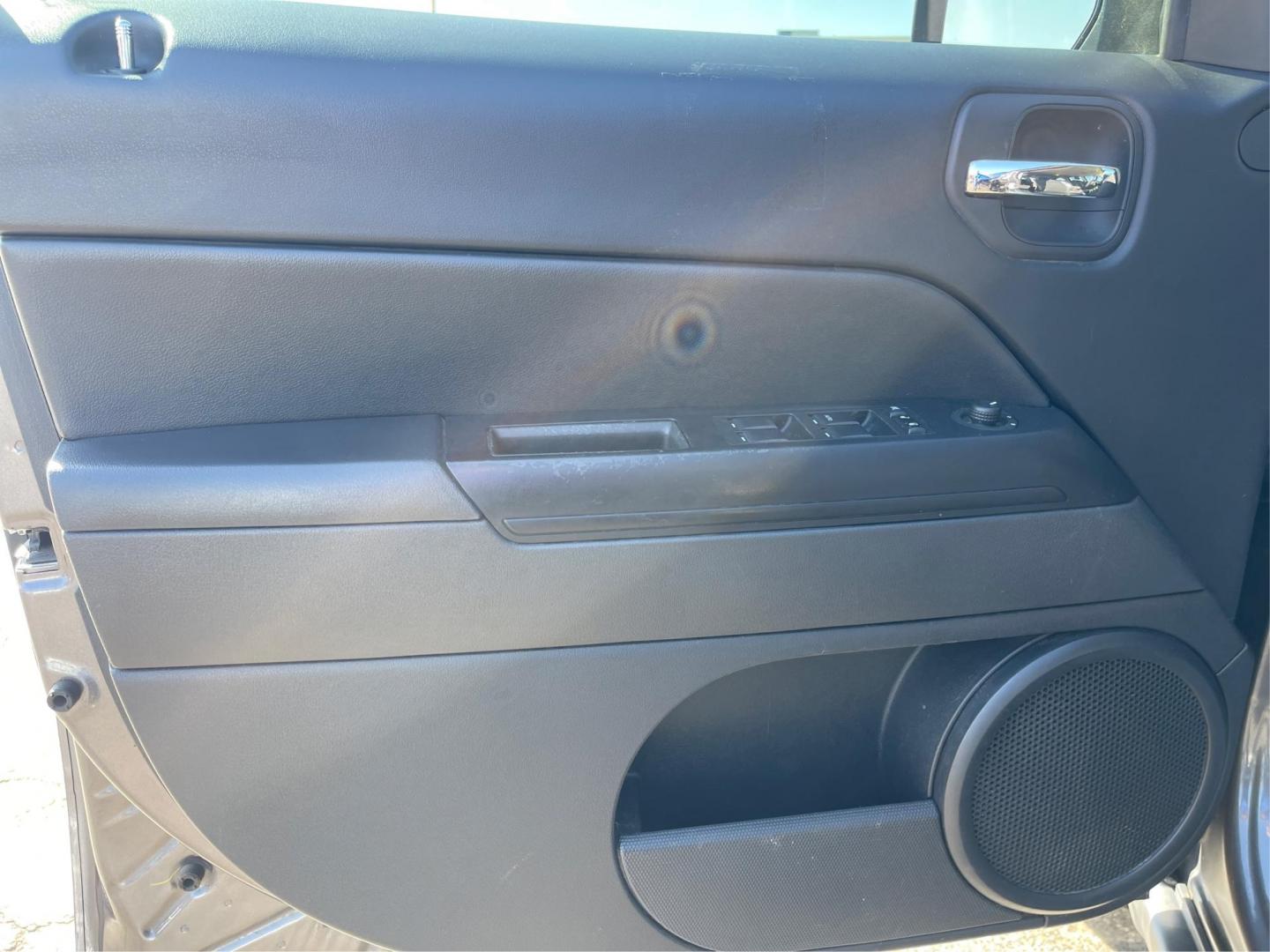 2016 Jeep Patriot High Altitude Edition (1C4NJPFAXGD) with an 2L I-4 DOHC engine, located at 8750 N County Rd 25A, Piqua, OH, 45356, (937) 908-9800, 40.164391, -84.232513 - Photo#17