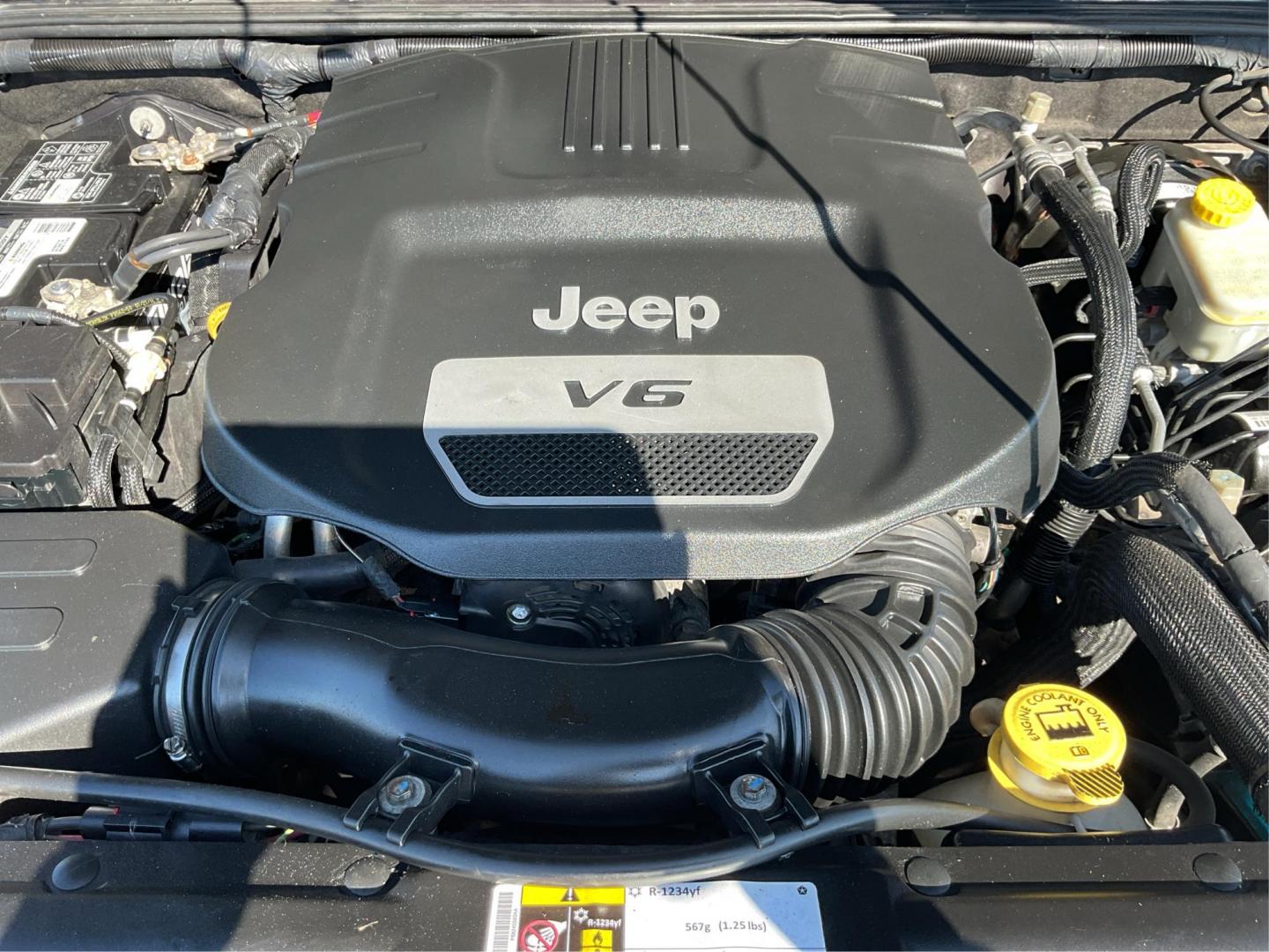 2016 Jeep Wrangler Unlimited Sahara 4WD (1C4BJWEG2GL) with an 3.6L V6 DOHC 24V FFV engine, located at 8750 N County Rd 25A, Piqua, OH, 45356, (937) 908-9800, 40.164391, -84.232513 - Photo#9