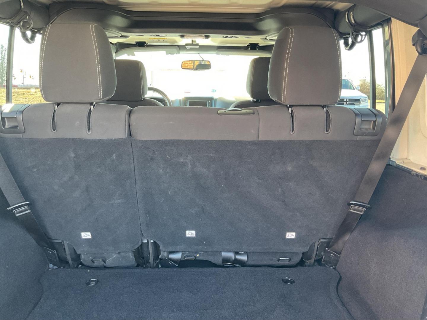 2016 Jeep Wrangler Unlimited Sahara 4WD (1C4BJWEG2GL) with an 3.6L V6 DOHC 24V FFV engine, located at 8750 N County Rd 25A, Piqua, OH, 45356, (937) 908-9800, 40.164391, -84.232513 - Photo#10