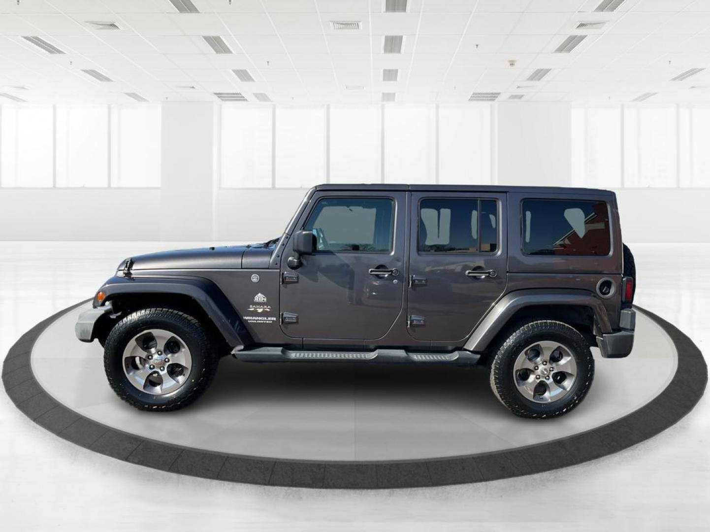 2016 Jeep Wrangler Unlimited Sahara 4WD (1C4BJWEG2GL) with an 3.6L V6 DOHC 24V FFV engine, located at 8750 N County Rd 25A, Piqua, OH, 45356, (937) 908-9800, 40.164391, -84.232513 - Photo#4