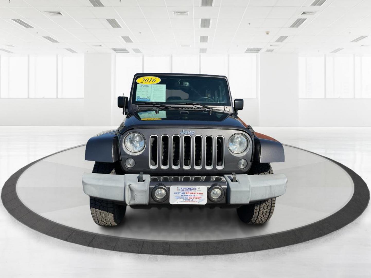 2016 Jeep Wrangler Unlimited Sahara 4WD (1C4BJWEG2GL) with an 3.6L V6 DOHC 24V FFV engine, located at 8750 N County Rd 25A, Piqua, OH, 45356, (937) 908-9800, 40.164391, -84.232513 - Photo#5