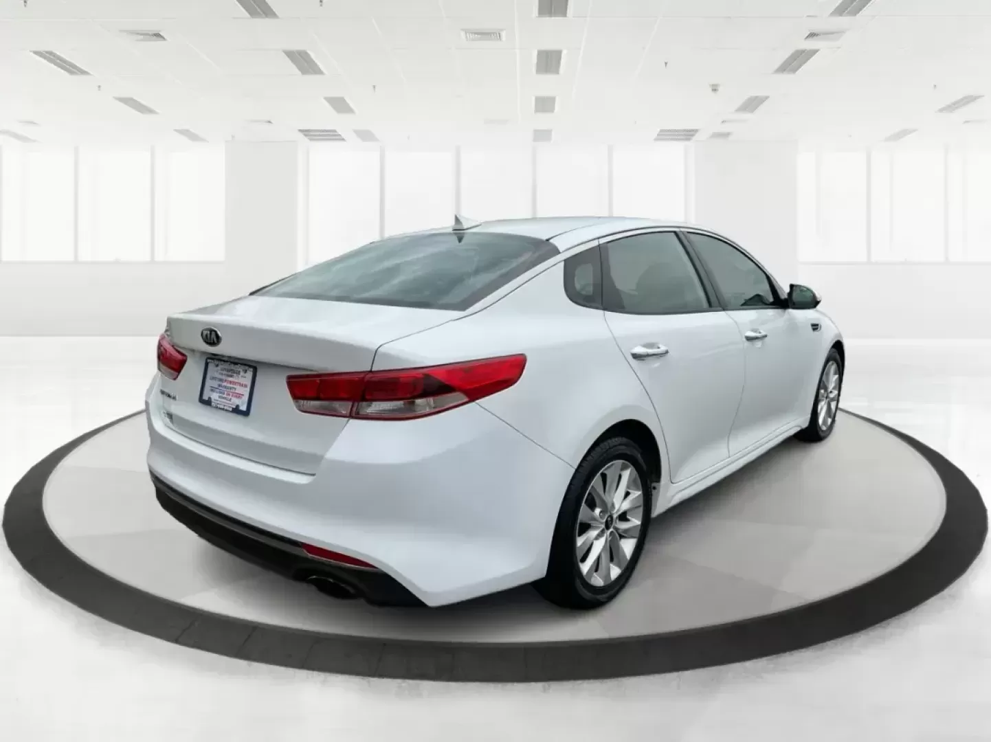 2016 Kia Optima LX (5XXGT4L32GG) with an Theta II 2.4L I-4 gasoline direct injection engine, located at 4508 South Dixie Dr, Moraine, OH, 45439, (937) 908-9800, 39.689976, -84.218452 - Photo#2