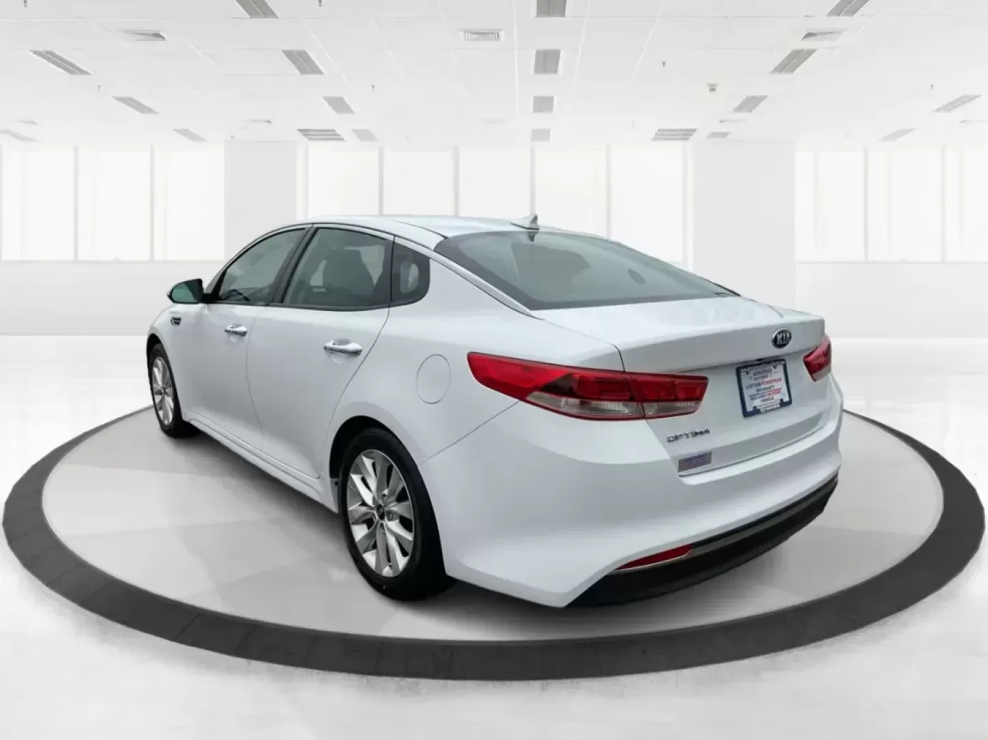 2016 Kia Optima LX (5XXGT4L32GG) with an Theta II 2.4L I-4 gasoline direct injection engine, located at 4508 South Dixie Dr, Moraine, OH, 45439, (937) 908-9800, 39.689976, -84.218452 - Photo#4