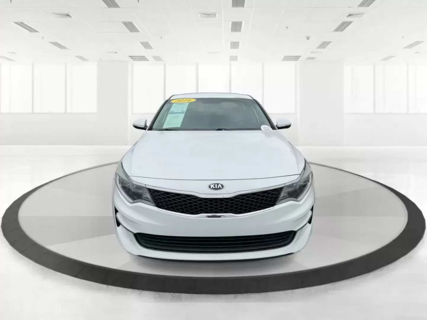 2016 Kia Optima LX (5XXGT4L32GG) with an Theta II 2.4L I-4 gasoline direct injection engine, located at 4508 South Dixie Dr, Moraine, OH, 45439, (937) 908-9800, 39.689976, -84.218452 - Photo#6