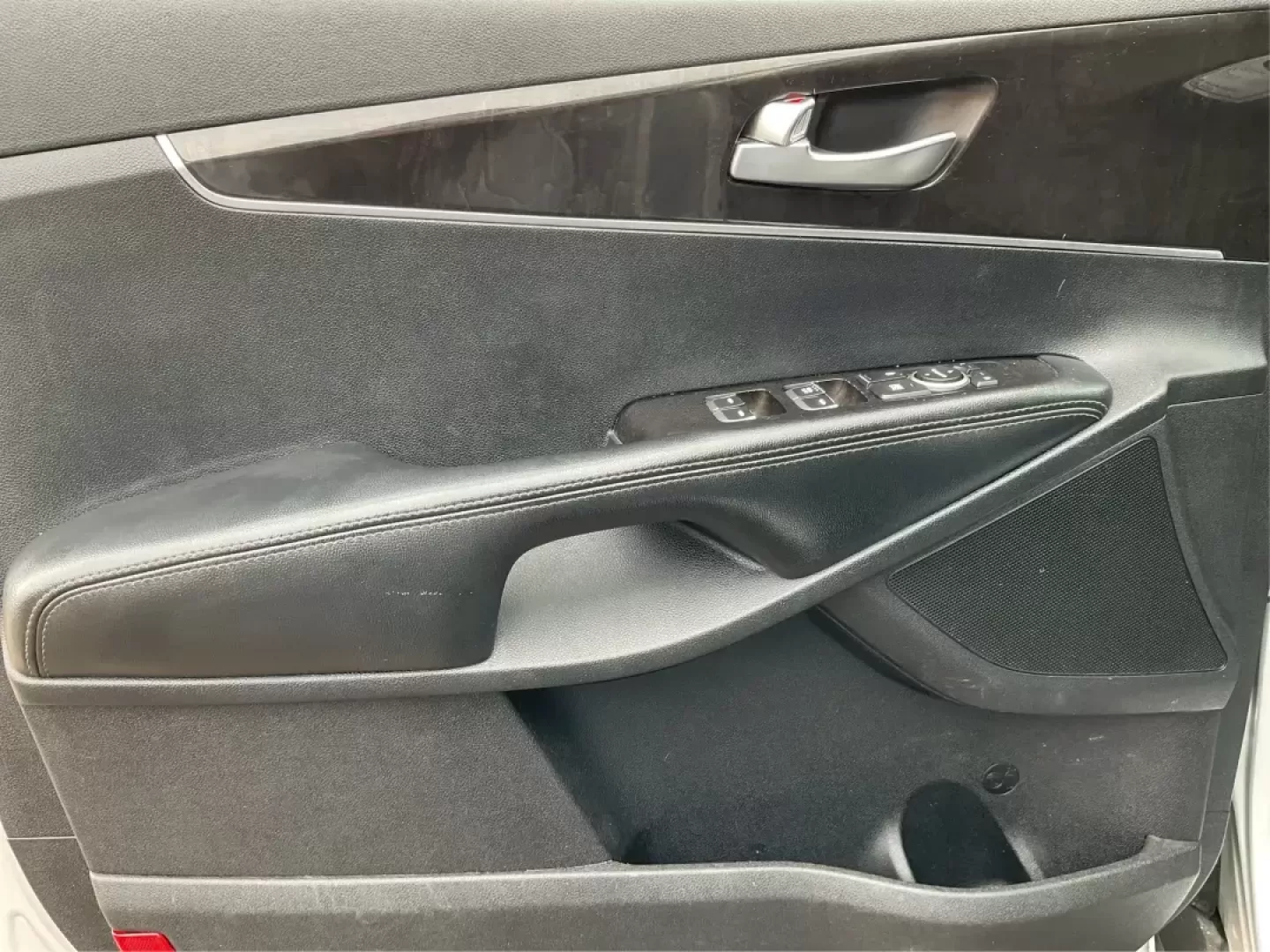 2016 Kia Sorento 2.4L LX (5XYPGDA39GG) with an 2.4L I-4 gasoline direct injection engine, located at 1099 N County Rd 25A , Troy, OH, 45373, (937) 908-9800, 40.057079, -84.212883 - Photo#18