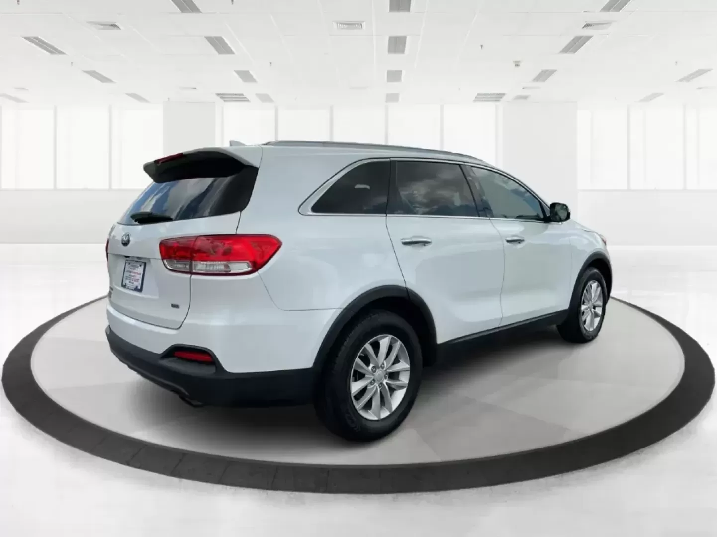 2016 Kia Sorento 2.4L LX (5XYPG4A39GG) with an 2.4L I-4 gasoline direct injection engine, located at 401 Woodman Dr, Riverside, OH, 45431, (937) 908-9800, 39.760899, -84.123421 - Photo#2