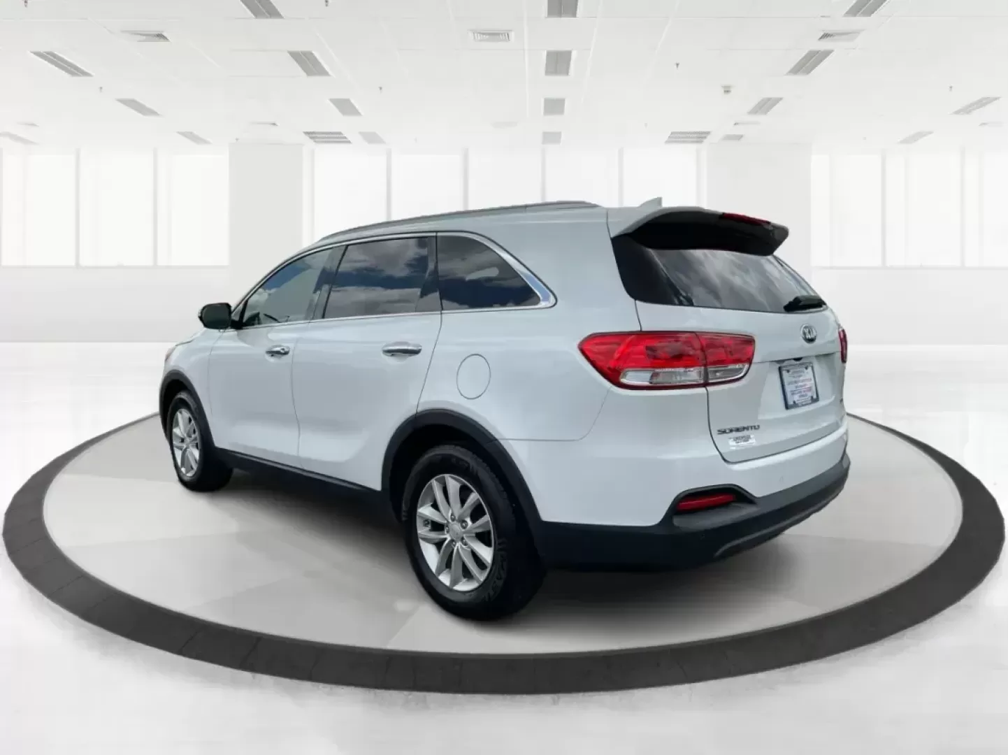 2016 Kia Sorento 2.4L LX (5XYPG4A39GG) with an 2.4L I-4 gasoline direct injection engine, located at 401 Woodman Dr, Riverside, OH, 45431, (937) 908-9800, 39.760899, -84.123421 - Photo#4