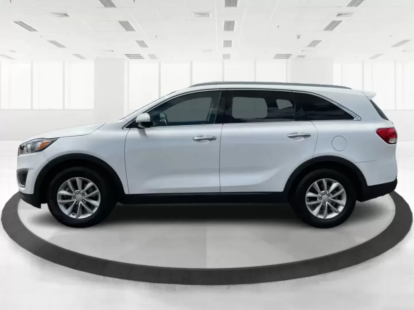 2016 Kia Sorento 2.4L LX (5XYPG4A39GG) with an 2.4L I-4 gasoline direct injection engine, located at 401 Woodman Dr, Riverside, OH, 45431, (937) 908-9800, 39.760899, -84.123421 - Photo#5