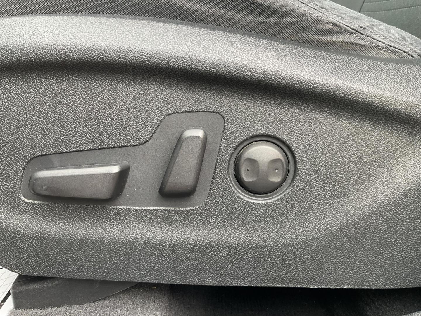 2016 Kia Sorento 2.4L LX (5XYPGDA32GG) with an 2.4L I-4 gasoline direct injection engine, located at 1184 Kauffman Ave, Fairborn, OH, 45324, (937) 908-9800, 39.807072, -84.030914 - Photo#16