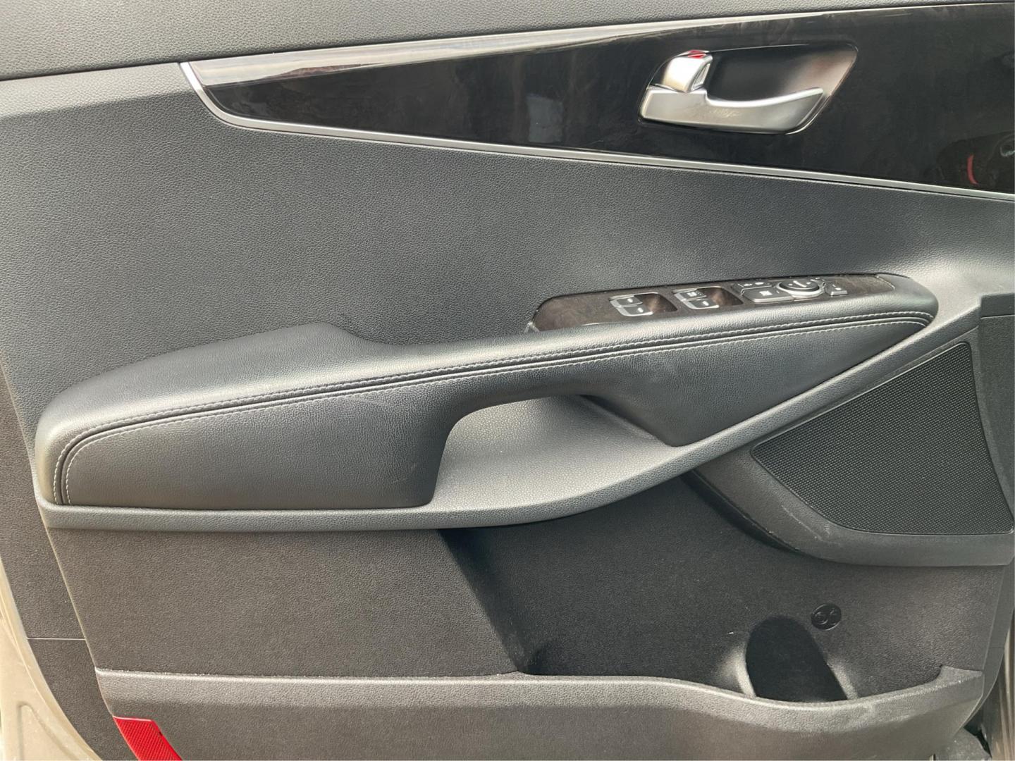 2016 Kia Sorento 2.4L LX (5XYPGDA32GG) with an 2.4L I-4 gasoline direct injection engine, located at 1184 Kauffman Ave, Fairborn, OH, 45324, (937) 908-9800, 39.807072, -84.030914 - Photo#17