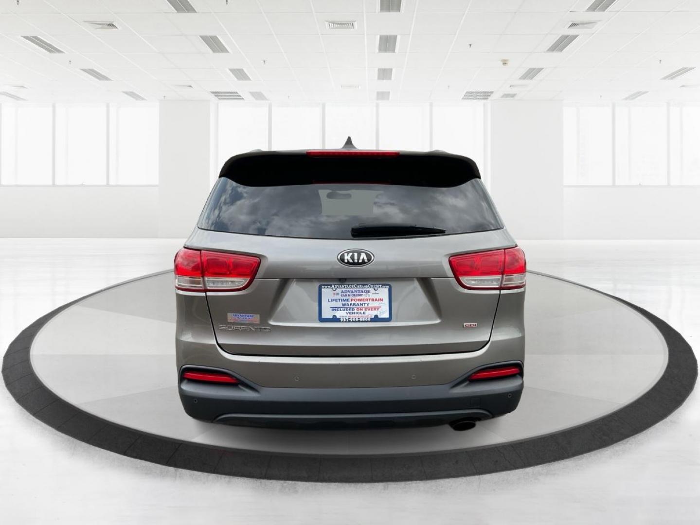 2016 Kia Sorento 2.4L LX (5XYPGDA32GG) with an 2.4L I-4 gasoline direct injection engine, located at 1184 Kauffman Ave, Fairborn, OH, 45324, (937) 908-9800, 39.807072, -84.030914 - Photo#3