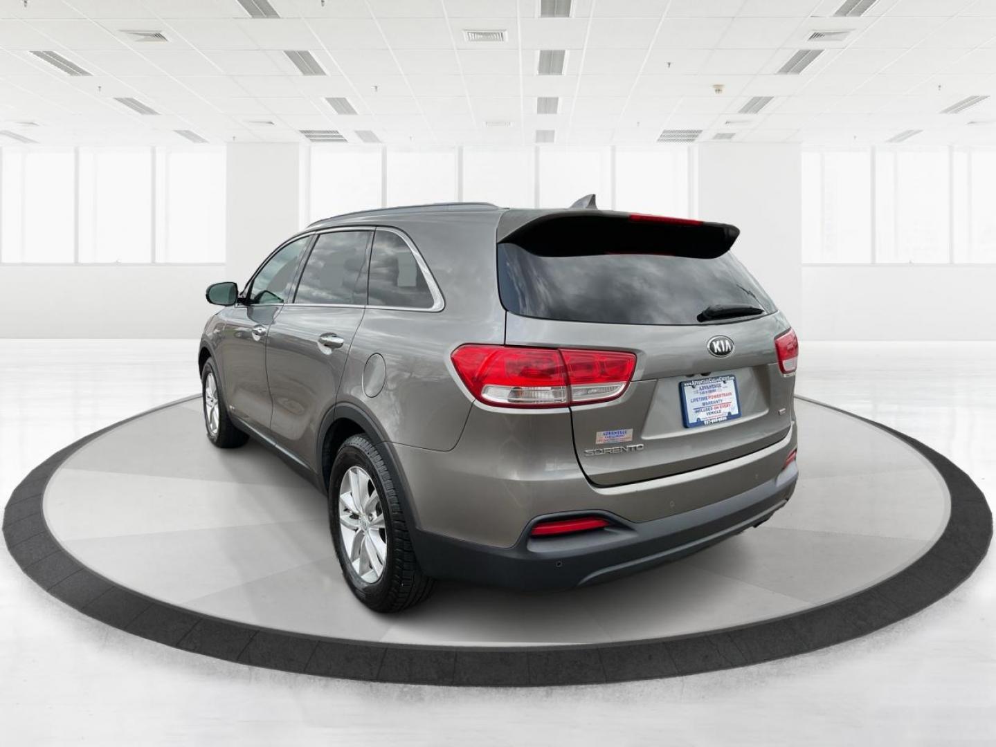 2016 Kia Sorento 2.4L LX (5XYPGDA32GG) with an 2.4L I-4 gasoline direct injection engine, located at 1184 Kauffman Ave, Fairborn, OH, 45324, (937) 908-9800, 39.807072, -84.030914 - Photo#4