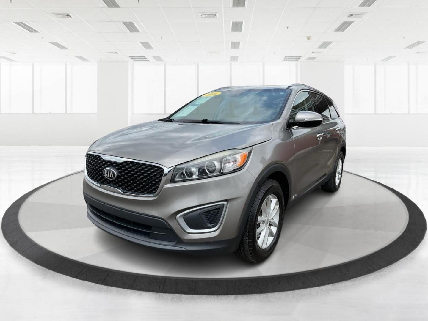 2016 Kia Sorento 2.4L LX (5XYPGDA32GG) with an 2.4L I-4 gasoline direct injection engine, located at 1184 Kauffman Ave, Fairborn, OH, 45324, (937) 908-9800, 39.807072, -84.030914 - Photo#7
