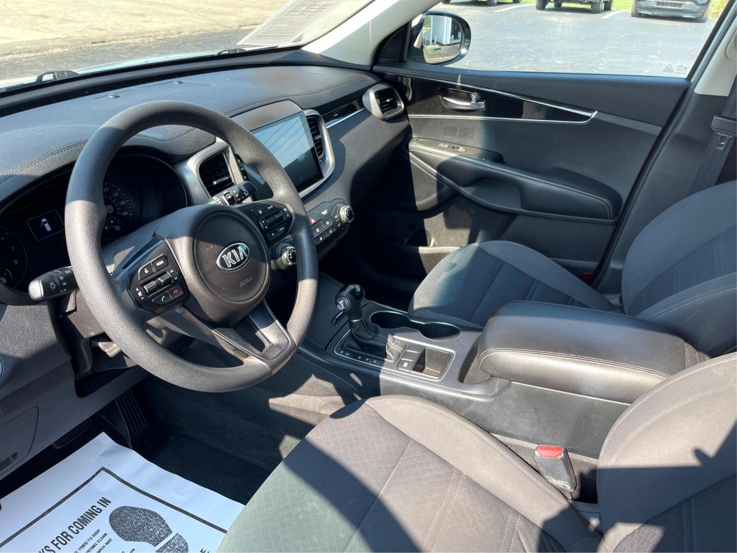 2016 Sparkling Silver Kia Sorento L 2WD (5XYPG4A31GG) with an 2.4L L4 DOHC 16V engine, 6-Speed Automatic transmission, located at 4508 South Dixie Dr, Moraine, OH, 45439, (937) 908-9800, 39.689976, -84.218452 - Photo#9