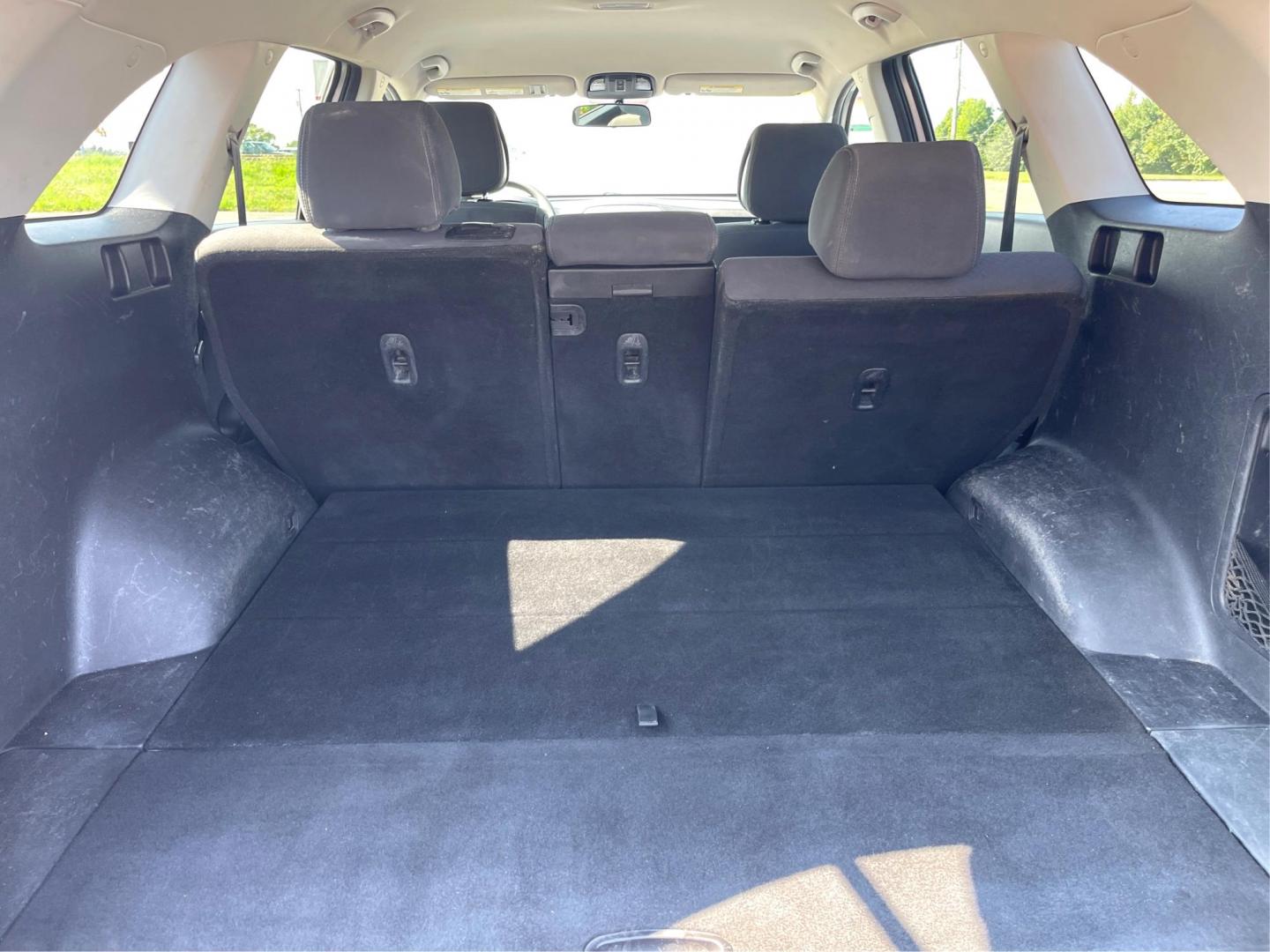 2016 Sparkling Silver Kia Sorento L 2WD (5XYPG4A31GG) with an 2.4L L4 DOHC 16V engine, 6-Speed Automatic transmission, located at 4508 South Dixie Dr, Moraine, OH, 45439, (937) 908-9800, 39.689976, -84.218452 - Photo#12