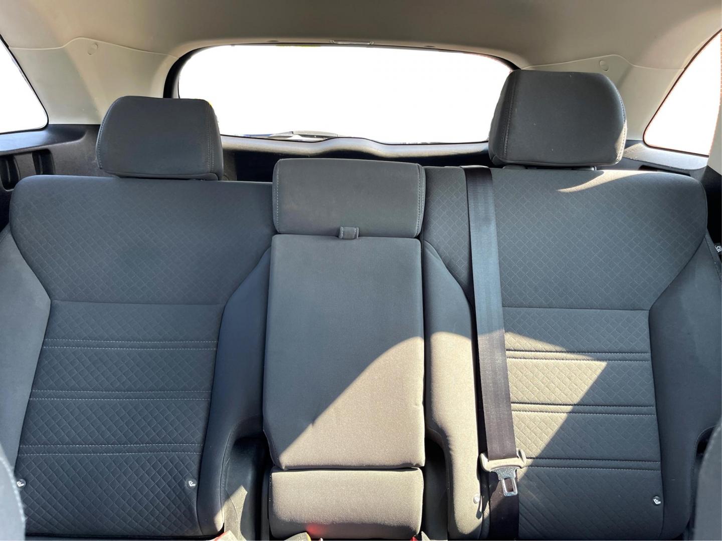 2016 Sparkling Silver Kia Sorento L 2WD (5XYPG4A31GG) with an 2.4L L4 DOHC 16V engine, 6-Speed Automatic transmission, located at 4508 South Dixie Dr, Moraine, OH, 45439, (937) 908-9800, 39.689976, -84.218452 - Photo#14