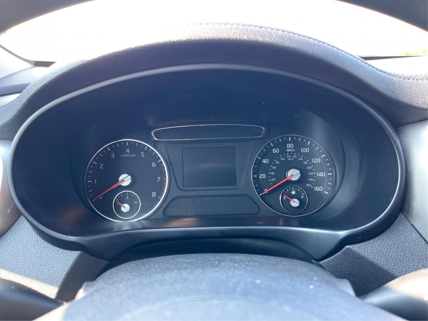 2016 Sparkling Silver Kia Sorento L 2WD (5XYPG4A31GG) with an 2.4L L4 DOHC 16V engine, 6-Speed Automatic transmission, located at 4508 South Dixie Dr, Moraine, OH, 45439, (937) 908-9800, 39.689976, -84.218452 - Photo#15