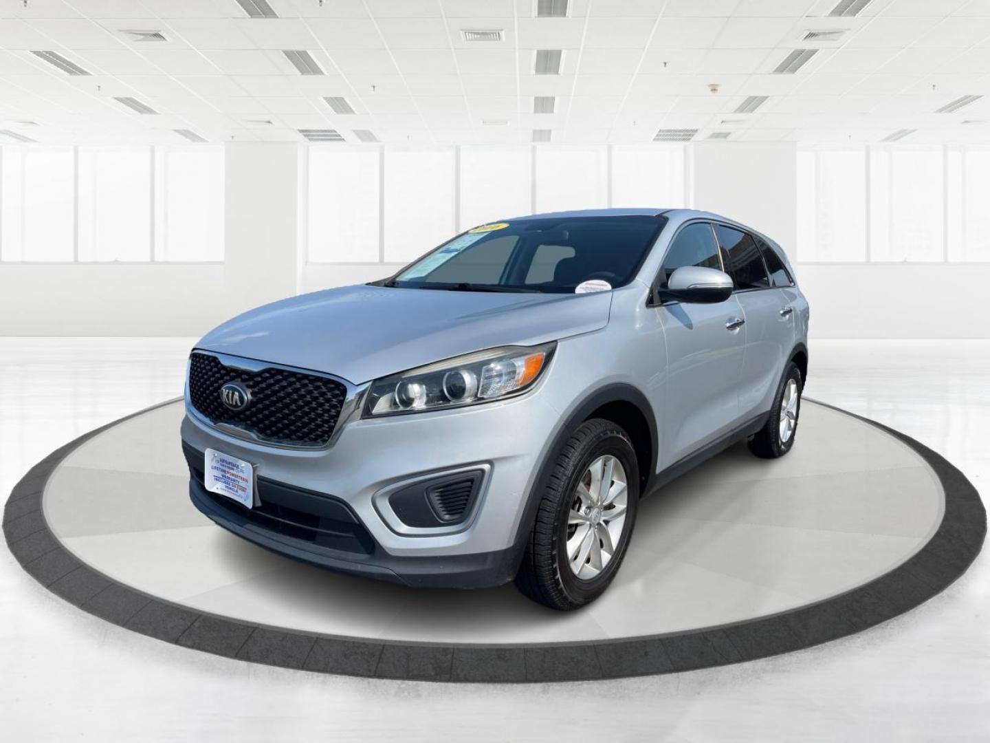 2016 Sparkling Silver Kia Sorento L 2WD (5XYPG4A31GG) with an 2.4L L4 DOHC 16V engine, 6-Speed Automatic transmission, located at 4508 South Dixie Dr, Moraine, OH, 45439, (937) 908-9800, 39.689976, -84.218452 - Photo#8