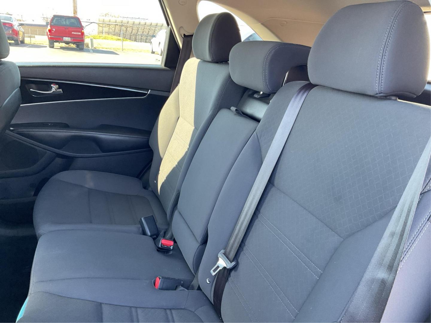 2016 Kia Sorento 2.4L LX (5XYPG4A34GG) with an 2.4L I-4 gasoline direct injection engine, located at 1230 East Main St, Xenia, OH, 45385, (937) 908-9800, 39.688026, -83.910172 - Photo#9