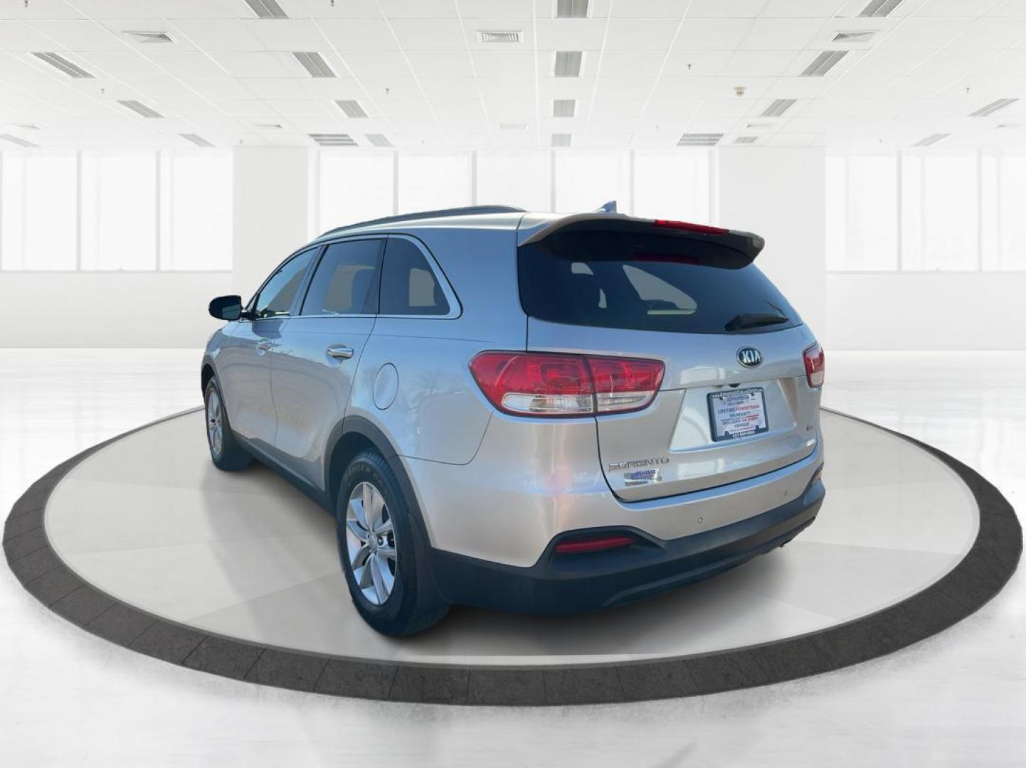 2016 Kia Sorento 2.4L LX (5XYPG4A34GG) with an 2.4L I-4 gasoline direct injection engine, located at 1230 East Main St, Xenia, OH, 45385, (937) 908-9800, 39.688026, -83.910172 - Photo#4