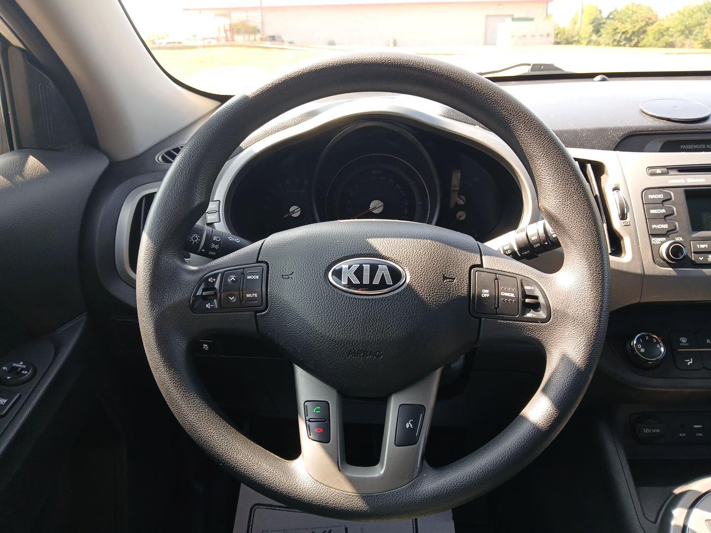 2016 Kia Sportage LX FWD (KNDPB3AC7G7) with an 2.4L V6 DOHC 24V engine, 6-Speed Automatic transmission, located at 8750 N County Rd 25A, Piqua, OH, 45356, (937) 908-9800, 40.164391, -84.232513 - Photo#15
