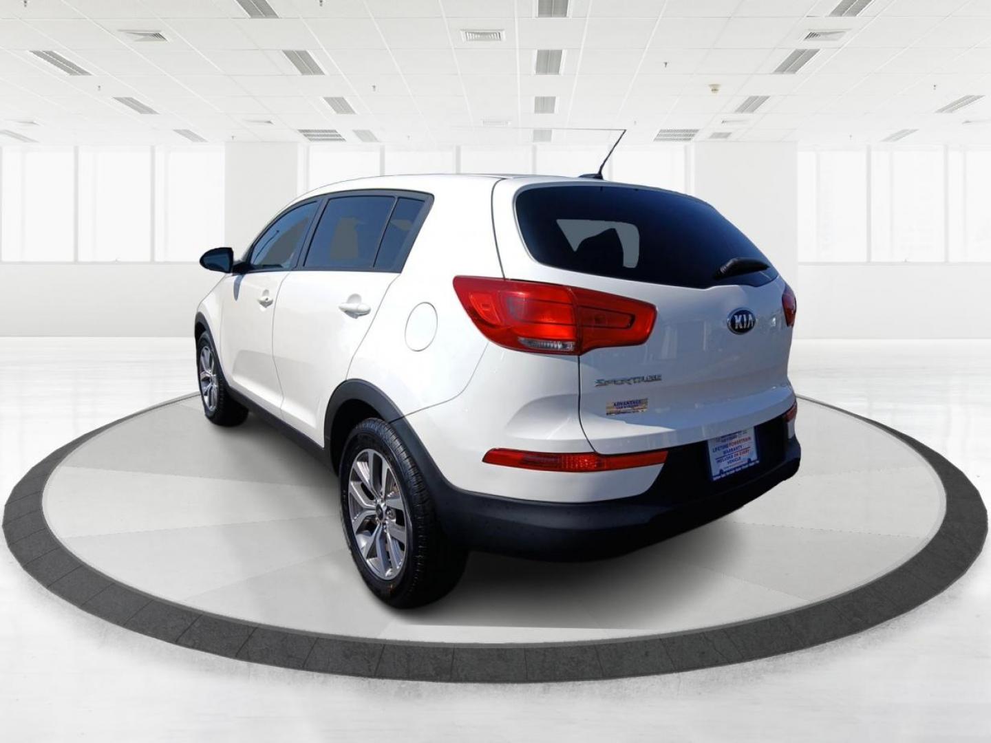 2016 Kia Sportage LX FWD (KNDPB3AC7G7) with an 2.4L V6 DOHC 24V engine, 6-Speed Automatic transmission, located at 8750 N County Rd 25A, Piqua, OH, 45356, (937) 908-9800, 40.164391, -84.232513 - Photo#4