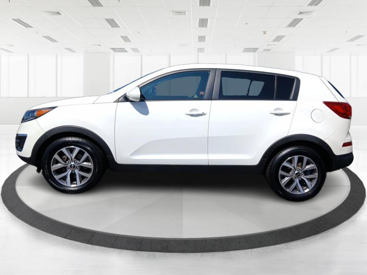 2016 Kia Sportage LX FWD (KNDPB3AC7G7) with an 2.4L V6 DOHC 24V engine, 6-Speed Automatic transmission, located at 8750 N County Rd 25A, Piqua, OH, 45356, (937) 908-9800, 40.164391, -84.232513 - Photo#5