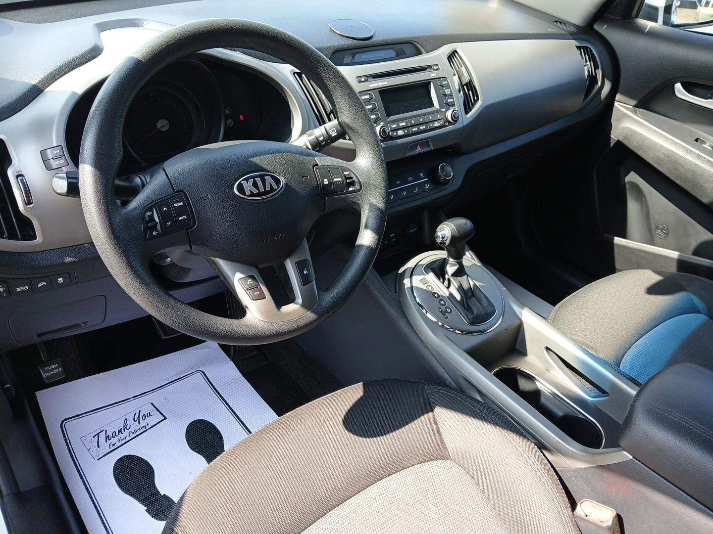 2016 Kia Sportage LX FWD (KNDPB3AC7G7) with an 2.4L V6 DOHC 24V engine, 6-Speed Automatic transmission, located at 8750 N County Rd 25A, Piqua, OH, 45356, (937) 908-9800, 40.164391, -84.232513 - Photo#8