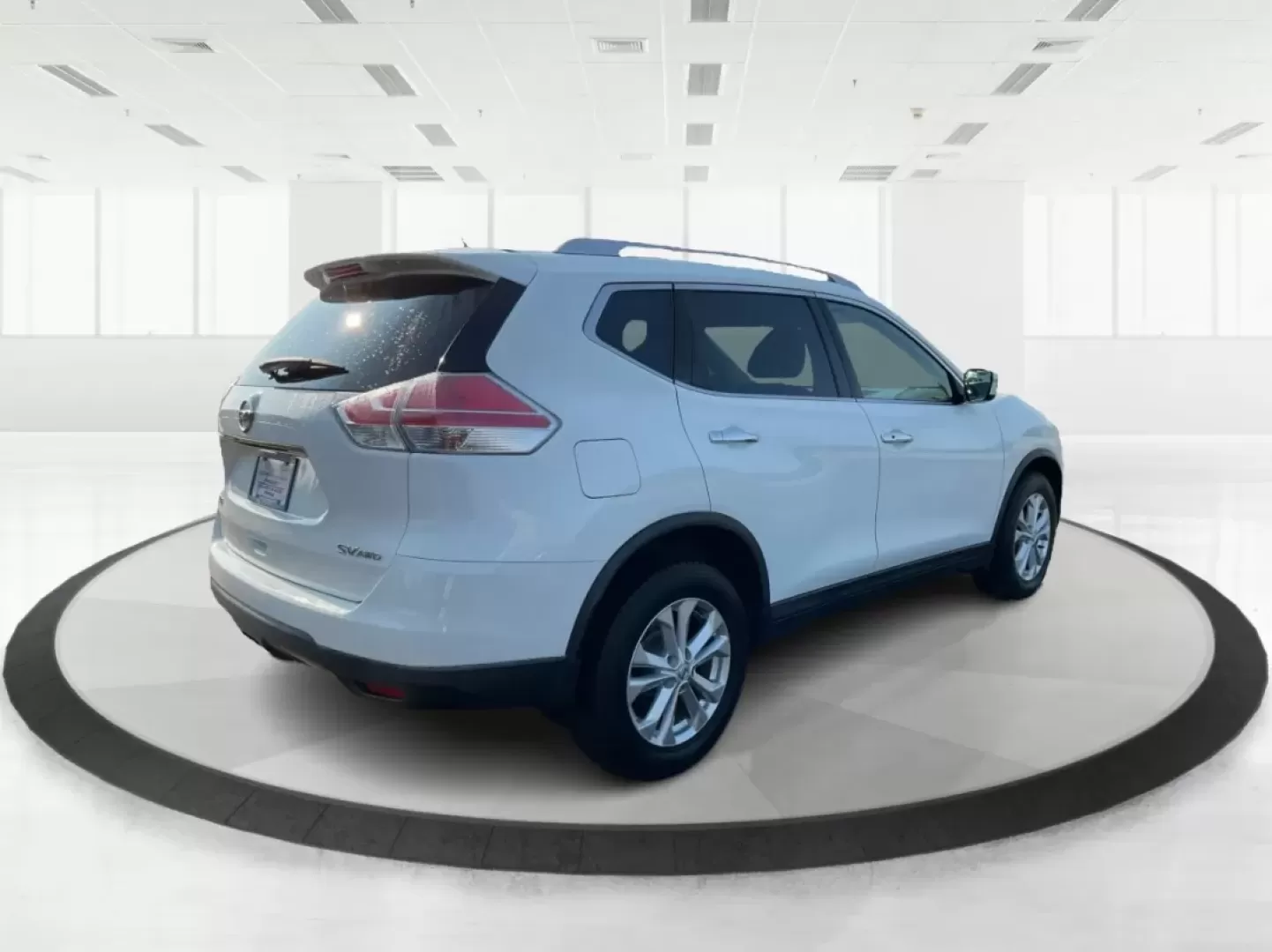 2016 Nissan Rogue SV (KNMAT2MV5GP) with an 2.5L I-4 DOHC engine, located at 8750 N County Rd 25A, Piqua, OH, 45356, (937) 908-9800, 40.164391, -84.232513 - Photo#2