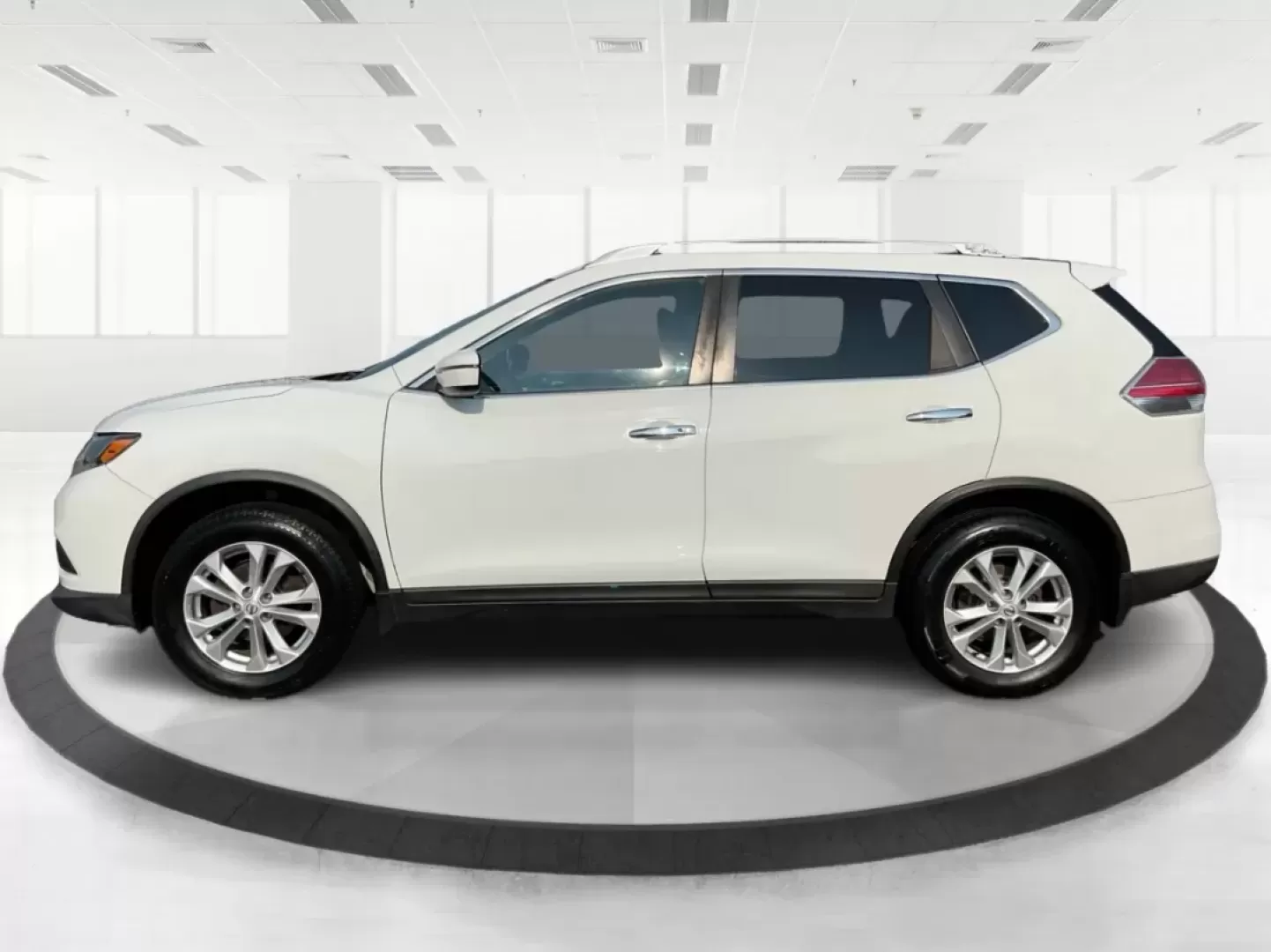 2016 Nissan Rogue SV (KNMAT2MV5GP) with an 2.5L I-4 DOHC engine, located at 8750 N County Rd 25A, Piqua, OH, 45356, (937) 908-9800, 40.164391, -84.232513 - Photo#5