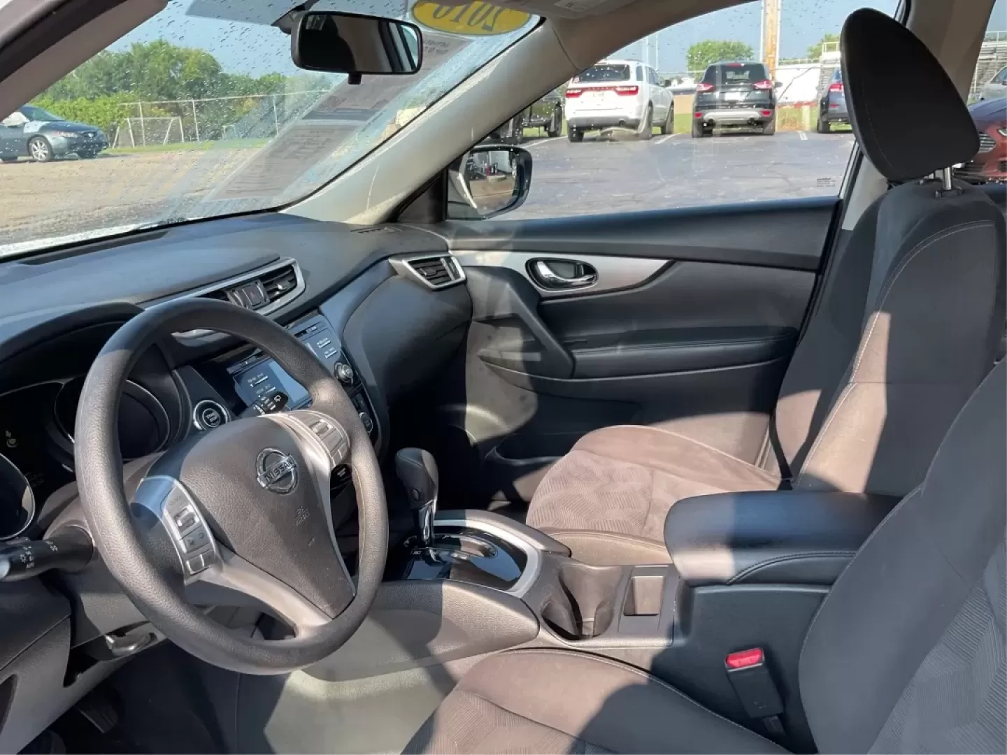 2016 Nissan Rogue SV (KNMAT2MV5GP) with an 2.5L I-4 DOHC engine, located at 8750 N County Rd 25A, Piqua, OH, 45356, (937) 908-9800, 40.164391, -84.232513 - Photo#9