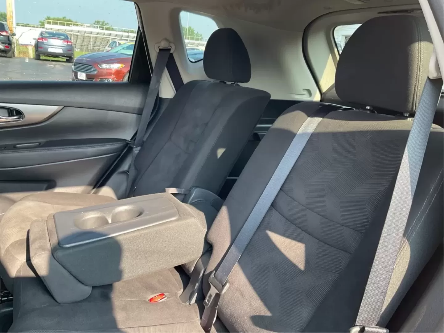 2016 Nissan Rogue SV (KNMAT2MV5GP) with an 2.5L I-4 DOHC engine, located at 8750 N County Rd 25A, Piqua, OH, 45356, (937) 908-9800, 40.164391, -84.232513 - Photo#10