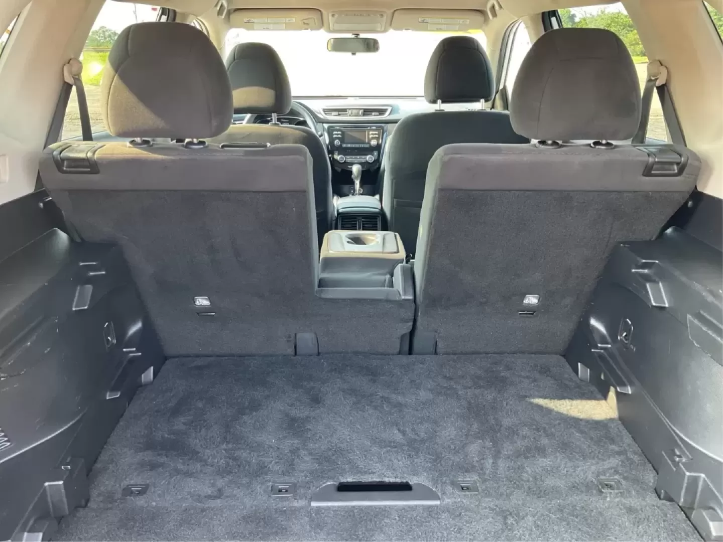 2016 Nissan Rogue SV (KNMAT2MV5GP) with an 2.5L I-4 DOHC engine, located at 8750 N County Rd 25A, Piqua, OH, 45356, (937) 908-9800, 40.164391, -84.232513 - Photo#12