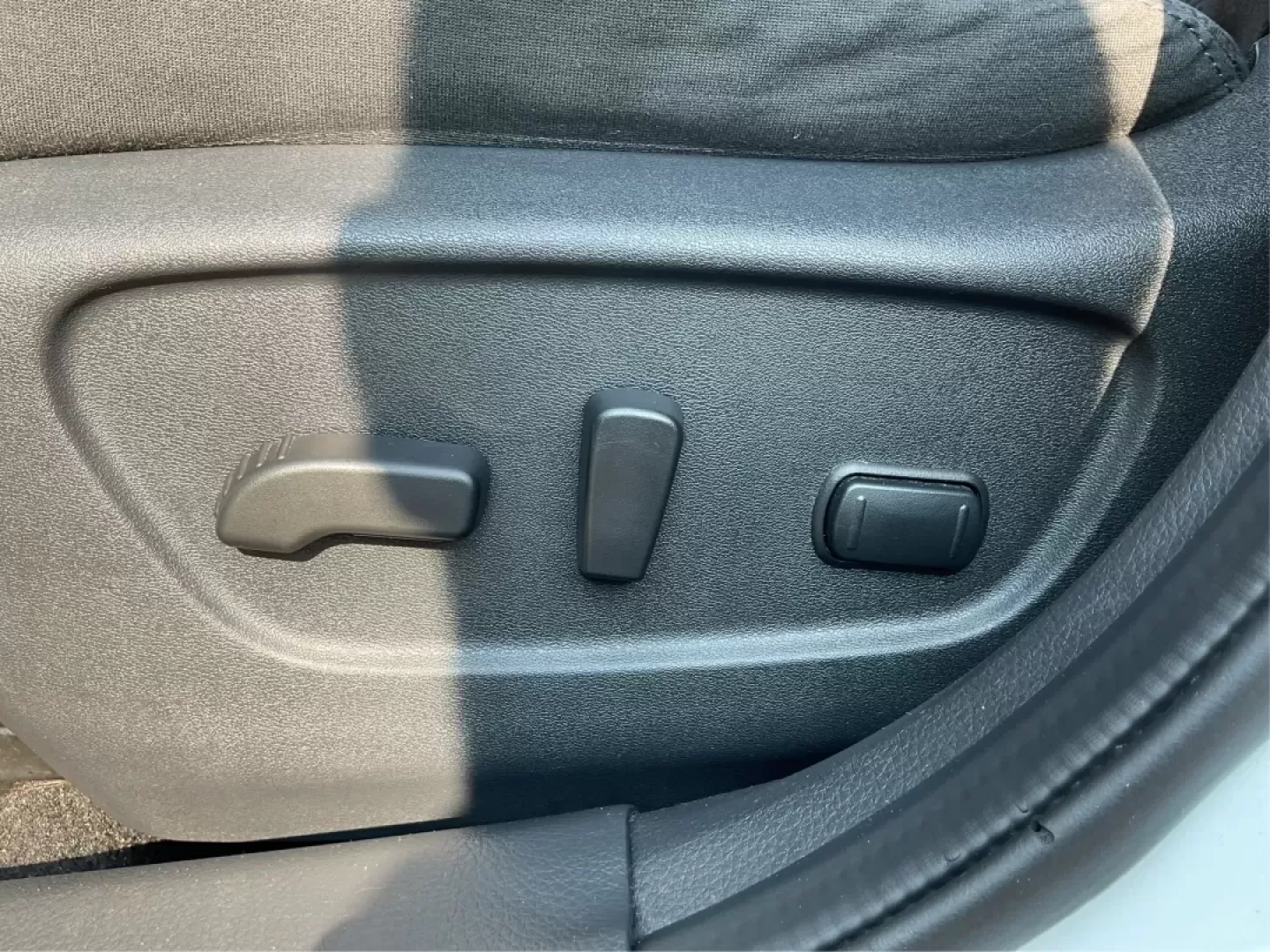 2016 Nissan Rogue SV (KNMAT2MV5GP) with an 2.5L I-4 DOHC engine, located at 8750 N County Rd 25A, Piqua, OH, 45356, (937) 908-9800, 40.164391, -84.232513 - Photo#17