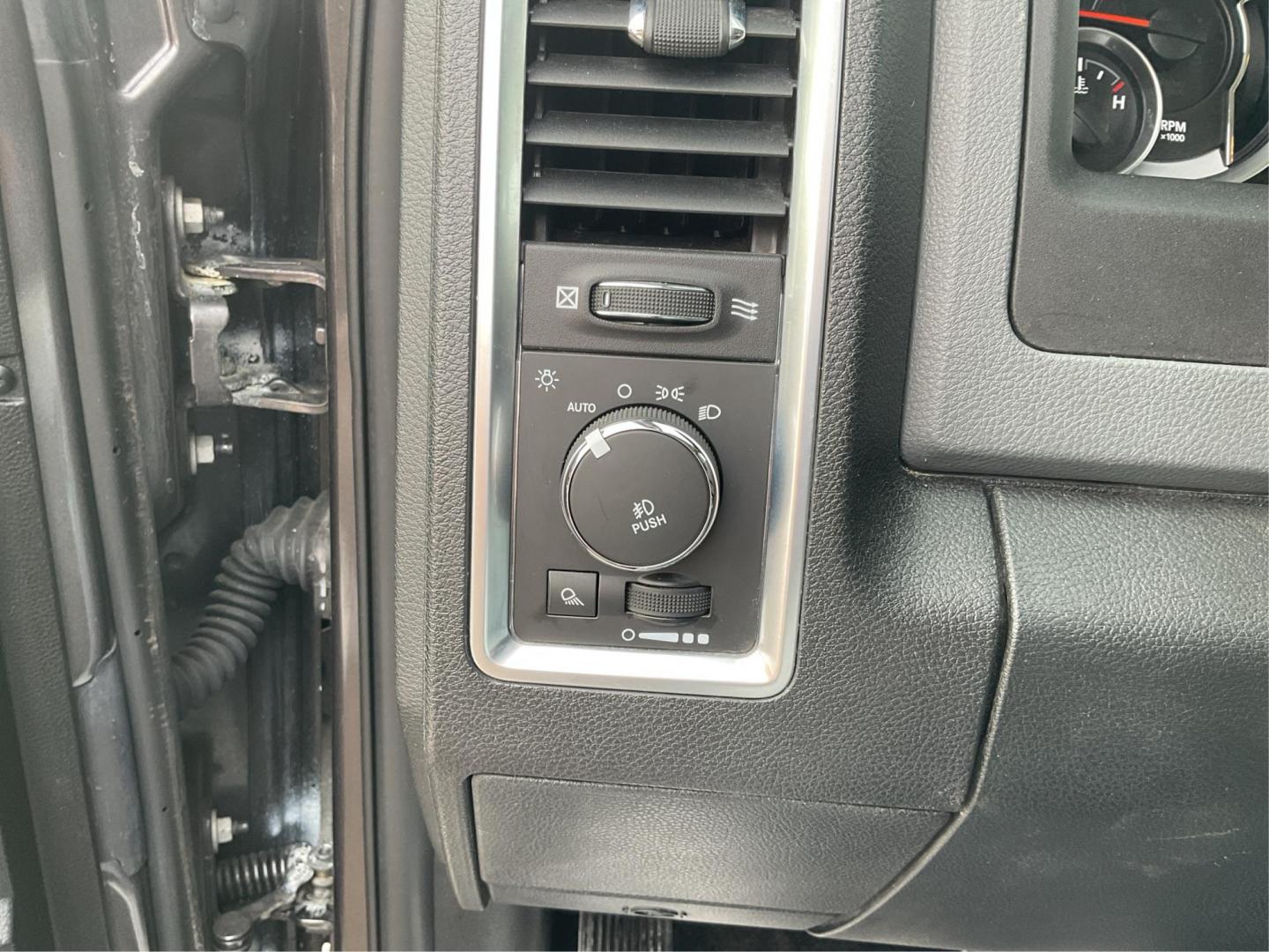2016 Ram 1500 SLT Crew Cab SWB 4WD (1C6RR7LT9GS) with an 5.7L V8 OHV 16V engine, 8-Speed Automatic transmission, located at 8750 N County Rd 25A, Piqua, OH, 45356, (937) 908-9800, 40.164391, -84.232513 - Photo#15