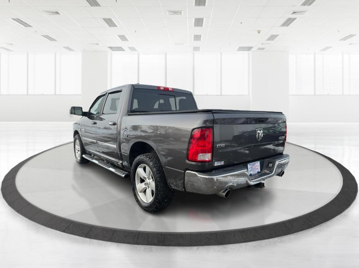 2016 Ram 1500 SLT Crew Cab SWB 4WD (1C6RR7LT9GS) with an 5.7L V8 OHV 16V engine, 8-Speed Automatic transmission, located at 8750 N County Rd 25A, Piqua, OH, 45356, (937) 908-9800, 40.164391, -84.232513 - Photo#4