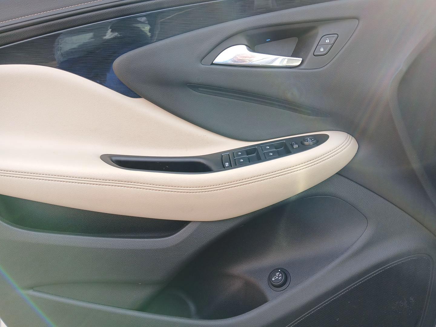 2017 Buick Envision Preferred AWD (LRBFXCSA3HD) with an 2.5L L4 DOHC 24V engine, 6-Speed Automatic transmission, located at 1230 East Main St, Xenia, OH, 45385, (937) 908-9800, 39.688026, -83.910172 - Photo#18