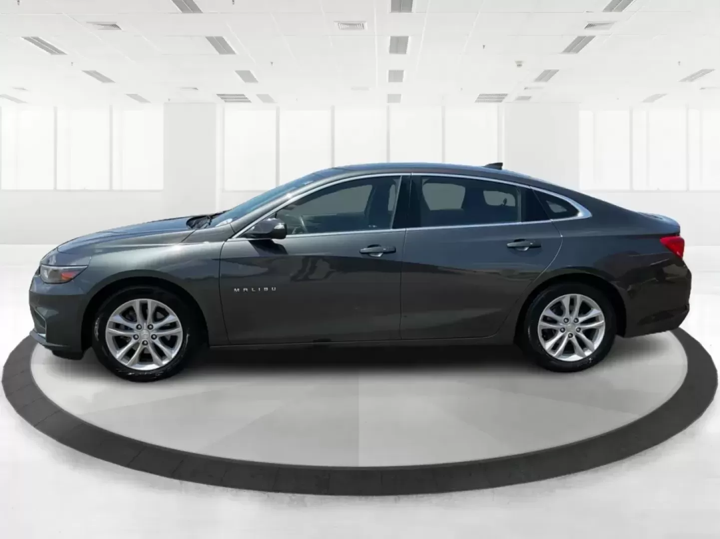 2017 Chevrolet Malibu 1LT (1G1ZE5ST3HF) with an 1.5L I-4 gasoline direct injection engine, located at 1951 S Dayton Lakeview Rd., New Carlisle, OH, 45344, (937) 908-9800, 39.890999, -84.050255 - Photo#5