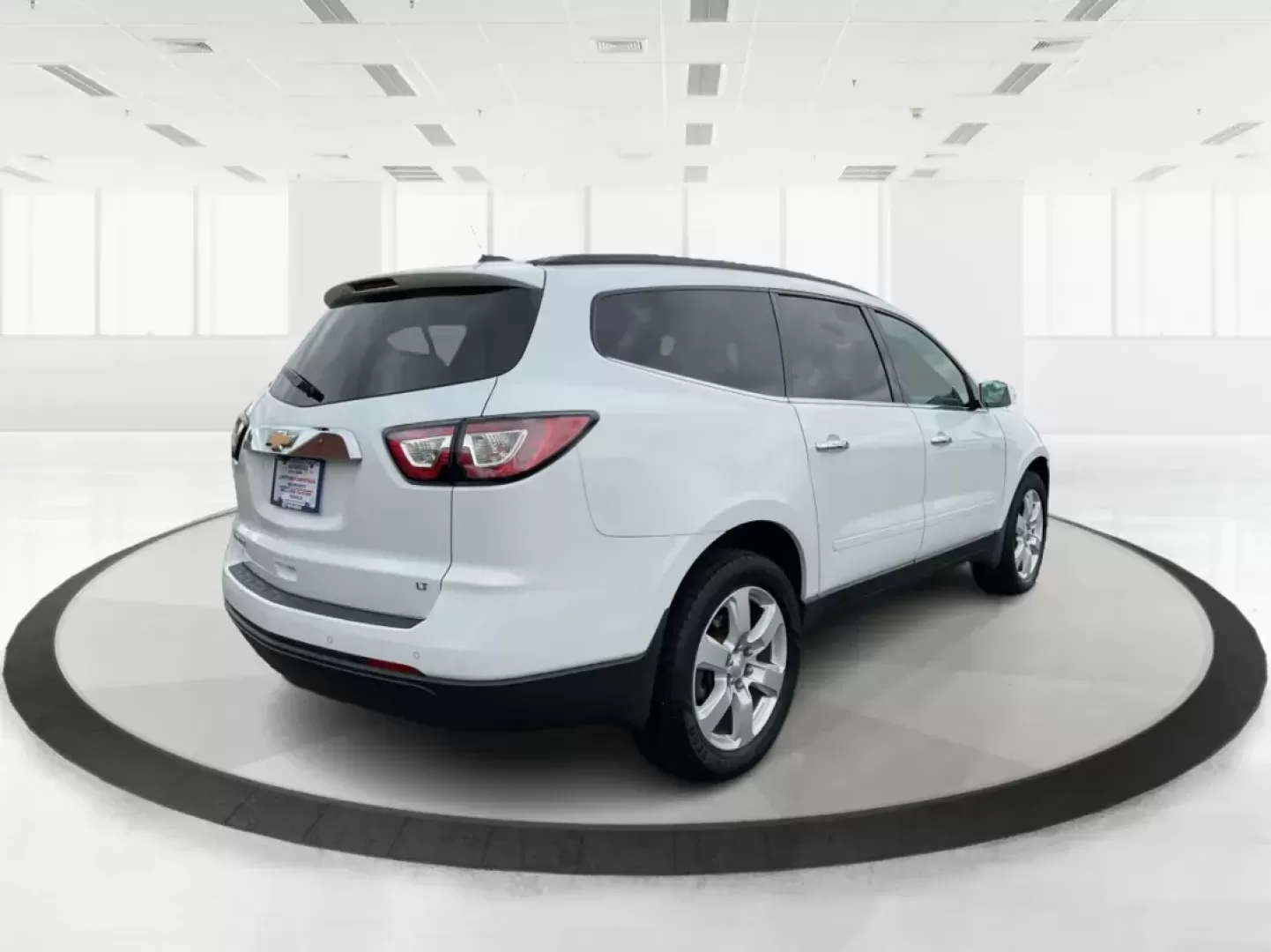 2017 Chevrolet Traverse 1LT (1GNKRGKD3HJ) with an 3.6L V-6 gasoline direct injection engine, located at 401 Woodman Dr, Riverside, OH, 45431, (937) 908-9800, 39.760899, -84.123421 - Photo#1