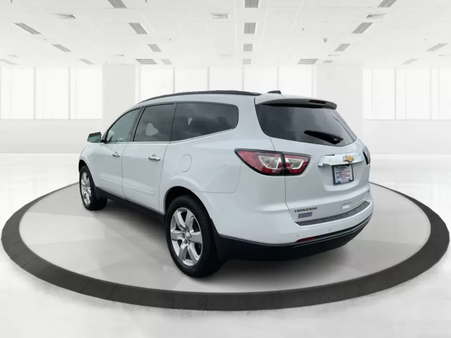 2017 Chevrolet Traverse 1LT (1GNKRGKD3HJ) with an 3.6L V-6 gasoline direct injection engine, located at 401 Woodman Dr, Riverside, OH, 45431, (937) 908-9800, 39.760899, -84.123421 - Photo#2