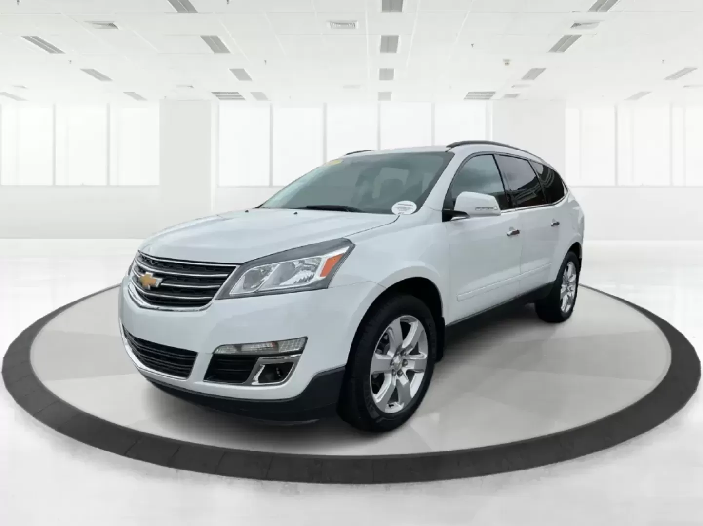 2017 Chevrolet Traverse 1LT (1GNKRGKD3HJ) with an 3.6L V-6 gasoline direct injection engine, located at 401 Woodman Dr, Riverside, OH, 45431, (937) 908-9800, 39.760899, -84.123421 - Photo#6