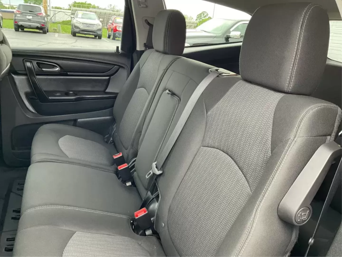 2017 Chevrolet Traverse 1LT (1GNKRGKD3HJ) with an 3.6L V-6 gasoline direct injection engine, located at 401 Woodman Dr, Riverside, OH, 45431, (937) 908-9800, 39.760899, -84.123421 - Photo#8