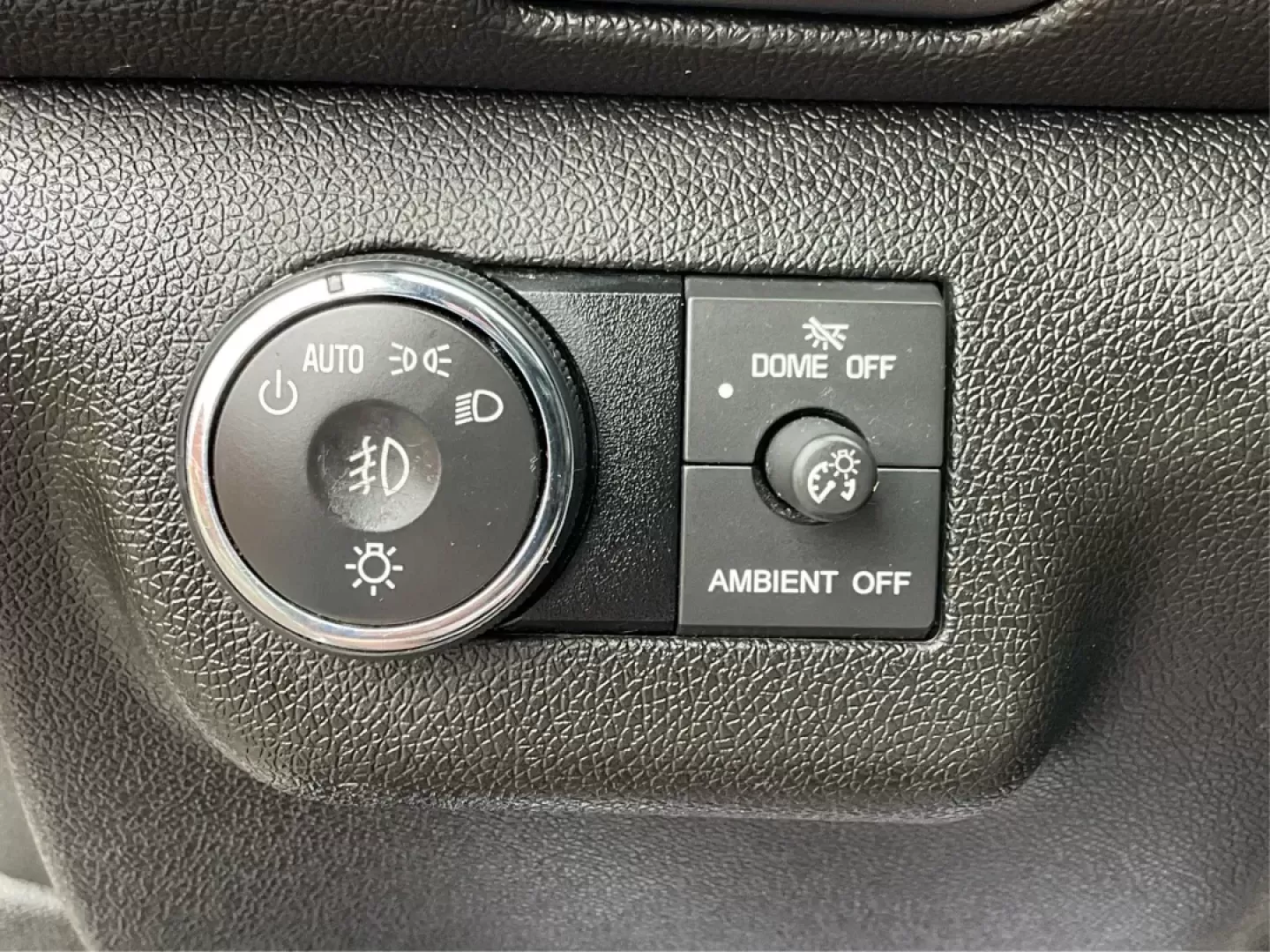2017 Chevrolet Traverse 1LT (1GNKRGKD3HJ) with an 3.6L V-6 gasoline direct injection engine, located at 401 Woodman Dr, Riverside, OH, 45431, (937) 908-9800, 39.760899, -84.123421 - Photo#15