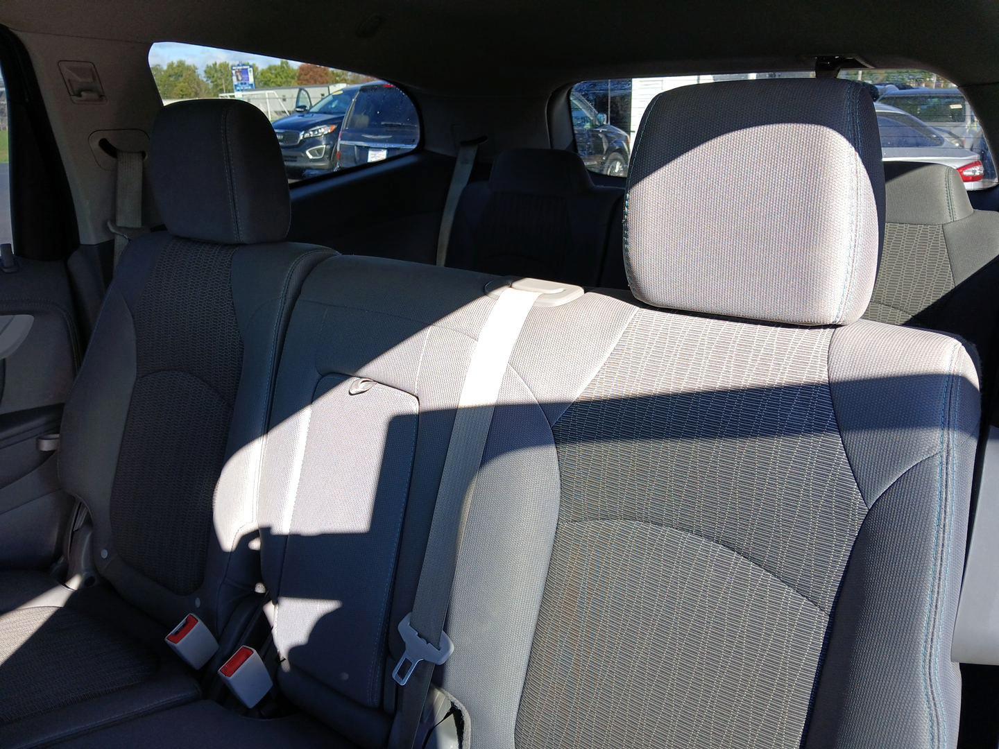 2017 Chevrolet Traverse LS AWD w/PDC (1GNKVFED0HJ) with an 3.6L V6 DOHC 24V engine, 6-Speed Automatic transmission, located at 1230 East Main St, Xenia, OH, 45385, (937) 908-9800, 39.688026, -83.910172 - Photo#9