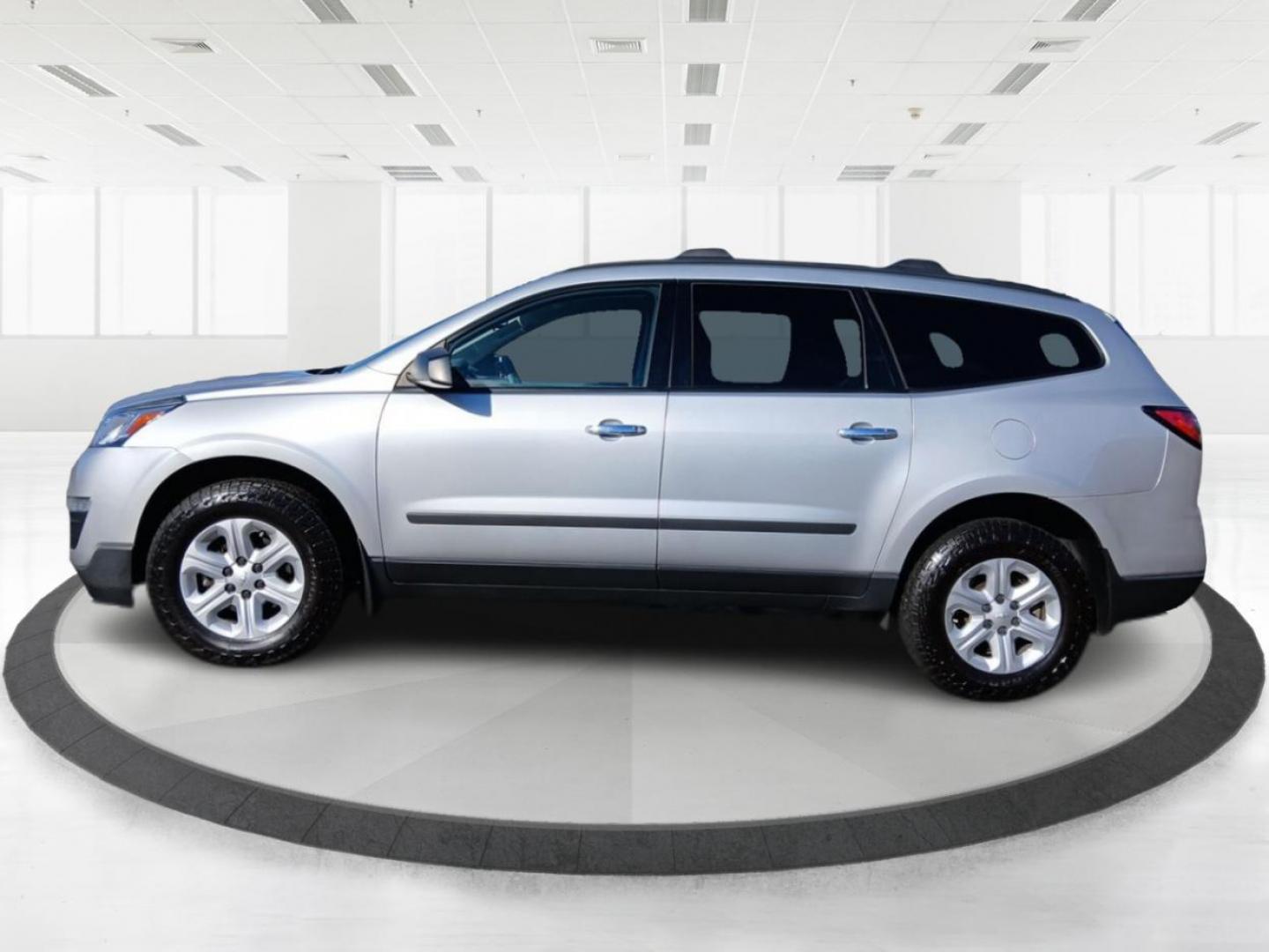 2017 Chevrolet Traverse LS AWD w/PDC (1GNKVFED0HJ) with an 3.6L V6 DOHC 24V engine, 6-Speed Automatic transmission, located at 1230 East Main St, Xenia, OH, 45385, (937) 908-9800, 39.688026, -83.910172 - Photo#5