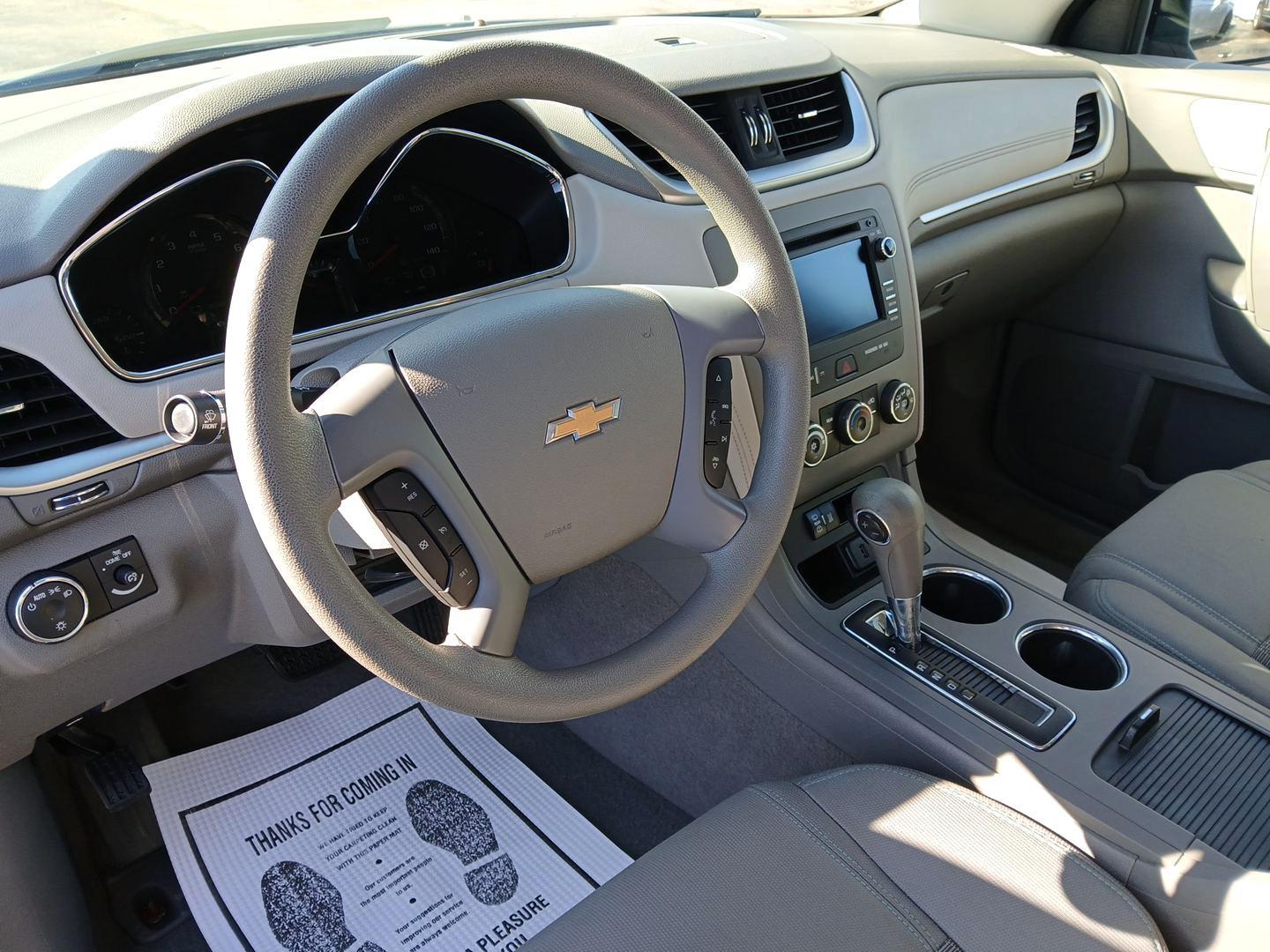2017 Chevrolet Traverse LS AWD w/PDC (1GNKVFED0HJ) with an 3.6L V6 DOHC 24V engine, 6-Speed Automatic transmission, located at 1230 East Main St, Xenia, OH, 45385, (937) 908-9800, 39.688026, -83.910172 - Photo#8