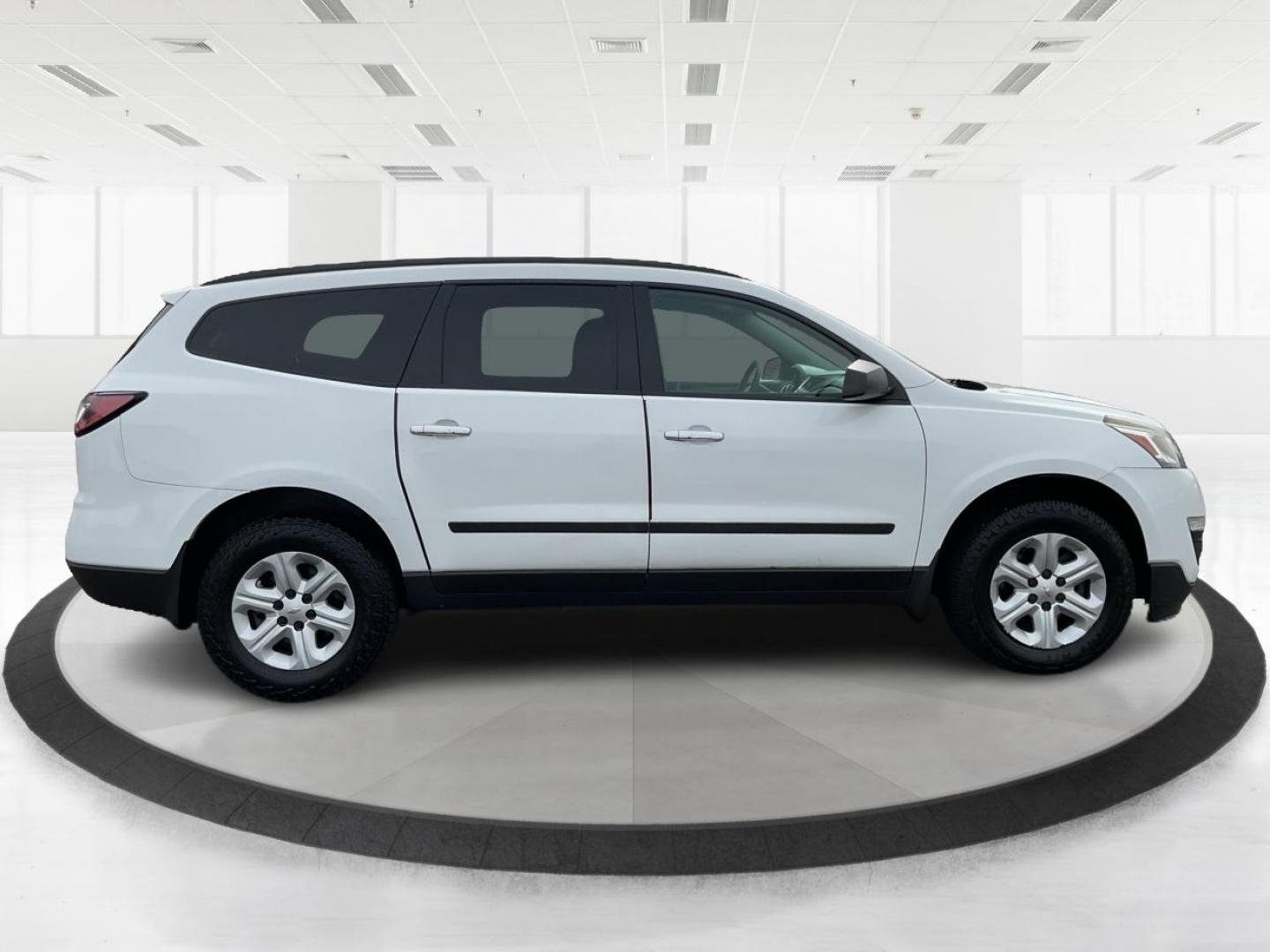 2017 Chevrolet Traverse LS (1GNKRFED9HJ) with an 3.6L V-6 gasoline direct injection engine, located at 1230 East Main St, Xenia, OH, 45385, (937) 908-9800, 39.688026, -83.910172 - Photo#1