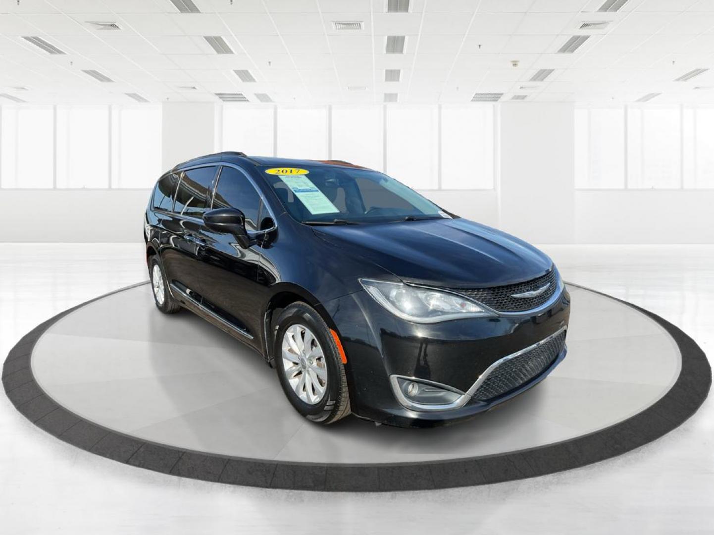 2017 Chrysler Pacifica Touring-L (2C4RC1BG7HR) with an 3.6L V-6 DOHC engine, located at 880 E. National Road, Vandalia, OH, 45377, (937) 908-9800, 39.891918, -84.183594 - Photo#0