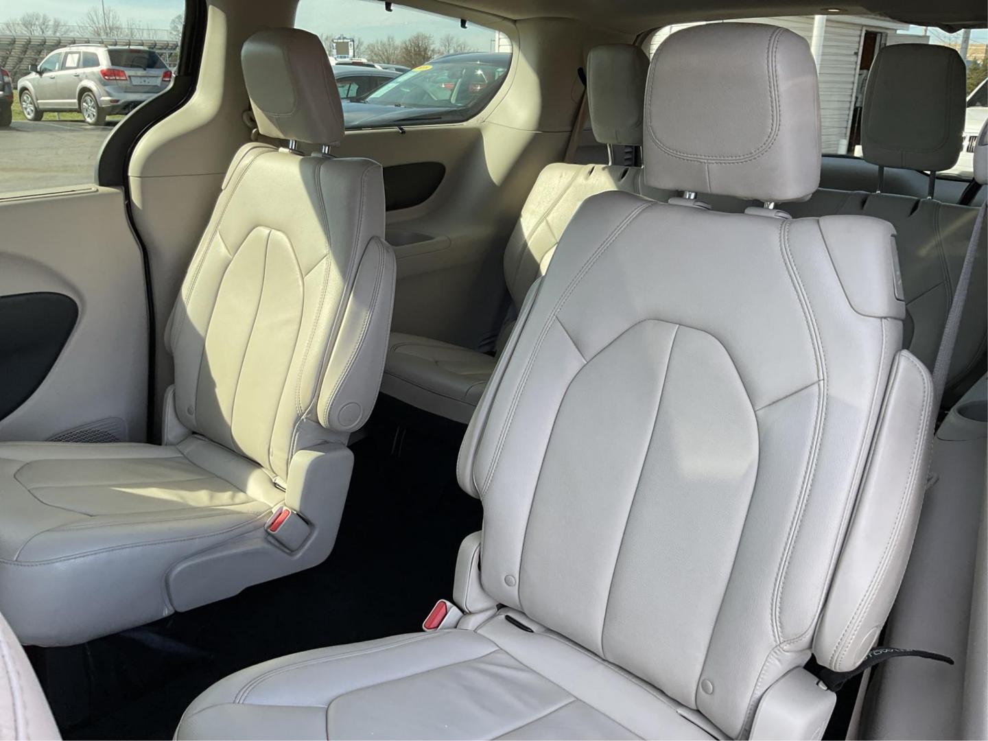 2017 Chrysler Pacifica Touring-L (2C4RC1BG7HR) with an 3.6L V-6 DOHC engine, located at 880 E. National Road, Vandalia, OH, 45377, (937) 908-9800, 39.891918, -84.183594 - Photo#9
