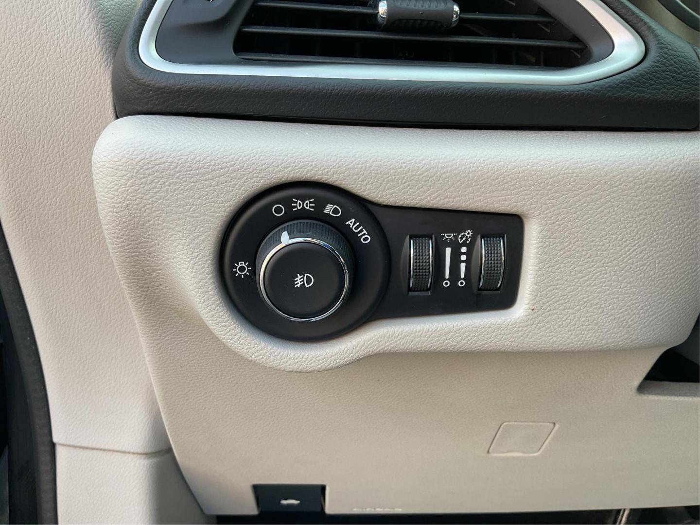 2017 Chrysler Pacifica Touring-L (2C4RC1BG7HR) with an 3.6L V-6 DOHC engine, located at 880 E. National Road, Vandalia, OH, 45377, (937) 908-9800, 39.891918, -84.183594 - Photo#16